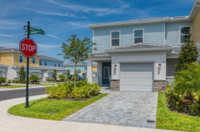 Luxury 3 Bedroom Townhouse with Patio - 7929DS